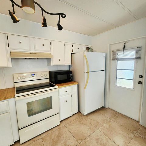 4 Boca Chica, Port St. Lucie, FL 34952