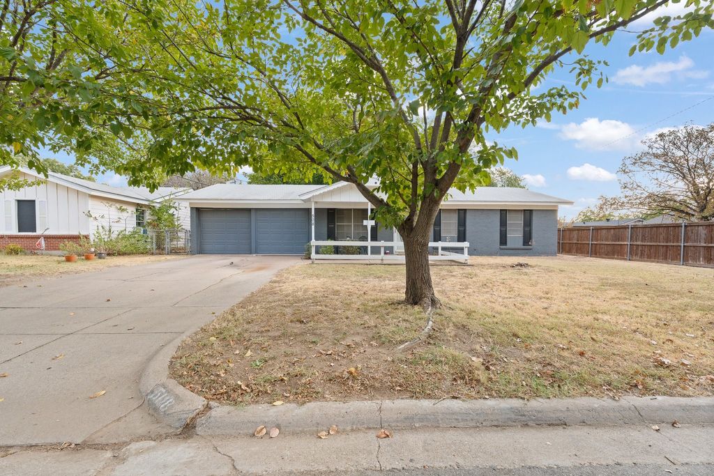 508 NW Newton Drive, Burleson, TX 76028 — exterior