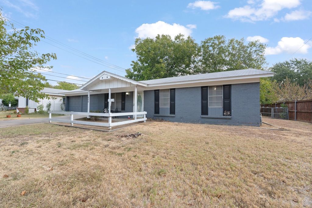 508 NW Newton Drive, Burleson, TX 76028 — photo 3