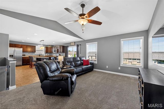 146 Shadow Pointe Drive, Wentzville, MO 63385