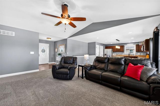 146 Shadow Pointe Drive, Wentzville, MO 63385