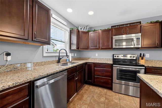146 Shadow Pointe Drive, Wentzville, MO 63385