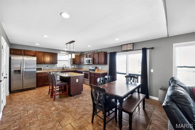 146 Shadow Pointe Drive, Wentzville, MO 63385