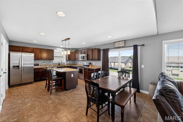 146 Shadow Pointe Drive, Wentzville, MO 63385