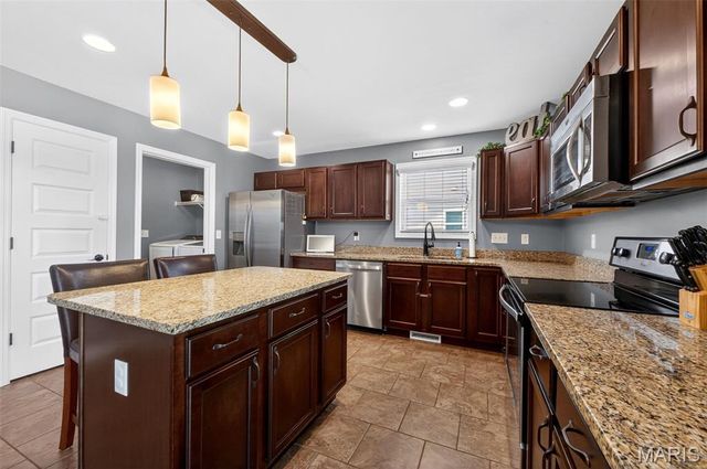 146 Shadow Pointe Drive, Wentzville, MO 63385
