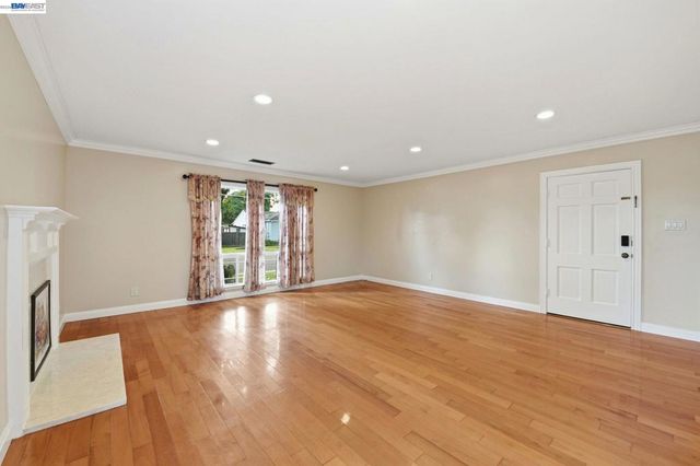 15274 Inverness St, San Leandro, CA 94579