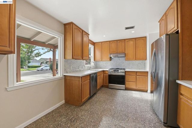 15274 Inverness St, San Leandro, CA 94579