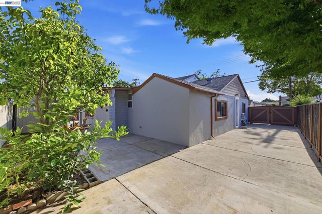 15274 Inverness St, San Leandro, CA 94579