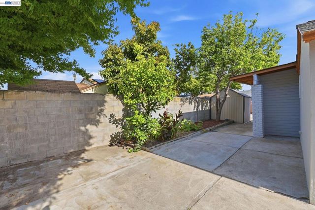 15274 Inverness St, San Leandro, CA 94579