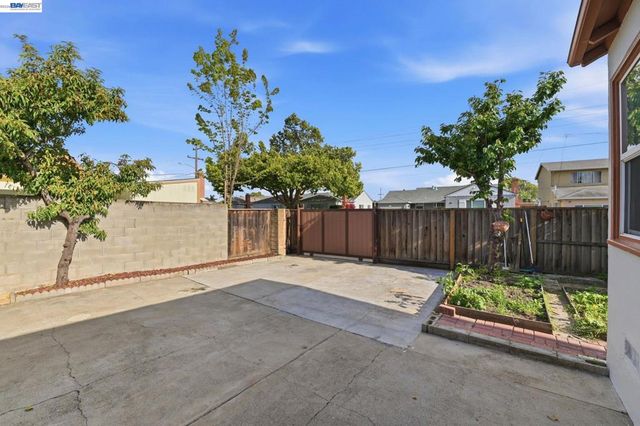 15274 Inverness St, San Leandro, CA 94579