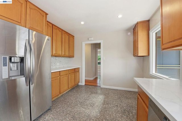 15274 Inverness St, San Leandro, CA 94579
