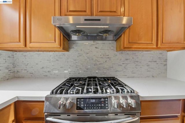 15274 Inverness St, San Leandro, CA 94579