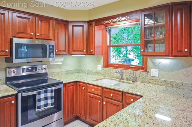 53645 Lambeth Court, Shelby Charter Township, MI 48316