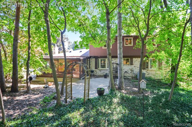 53645 Lambeth Court, Shelby Charter Township, MI 48316