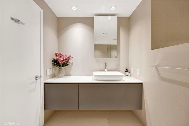 150 Ocean Park 520, Santa Monica, CA 90405