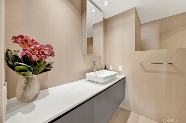 150 Ocean Park 520, Santa Monica, CA 90405