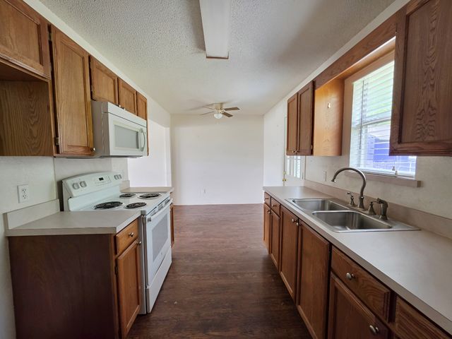 704 S Wilhite Street, Cleburne, TX 76031
