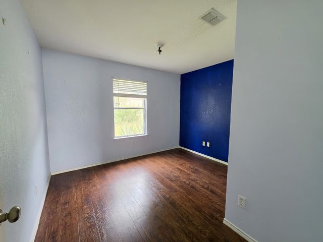704 S Wilhite Street, Cleburne, TX 76031