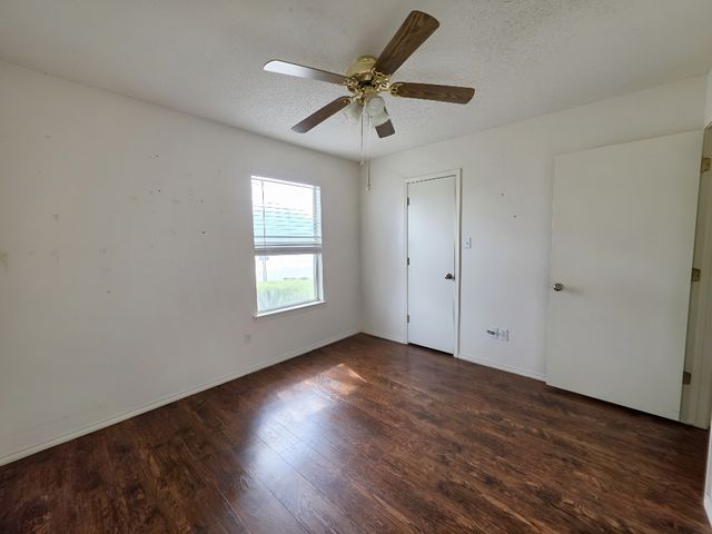 704 S Wilhite Street, Cleburne, TX 76031
