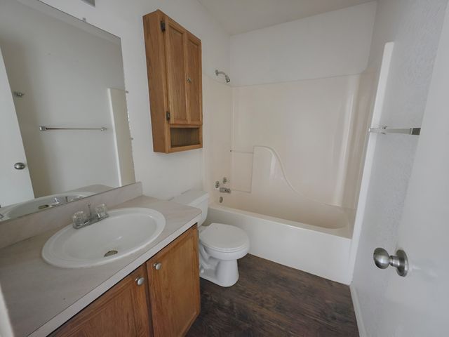 704 S Wilhite Street, Cleburne, TX 76031