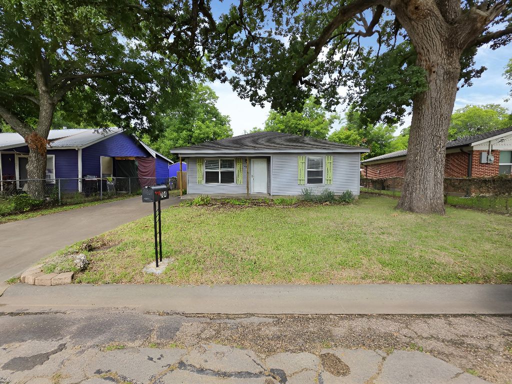704 S Wilhite Street, Cleburne, TX 76031