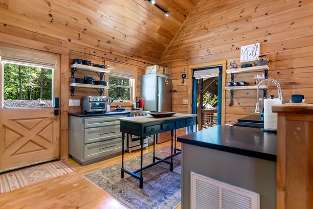 16 Toccoa Ridge Road, Mineral Bluff, GA 30559