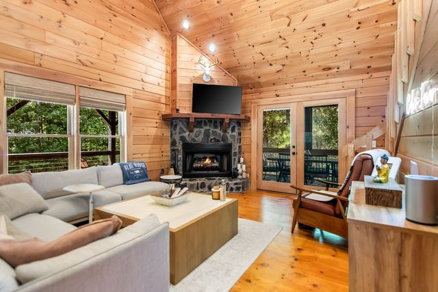 16 Toccoa Ridge Road, Mineral Bluff, GA 30559