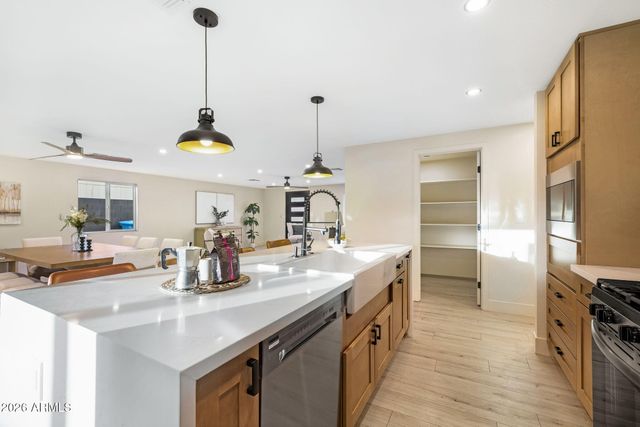 13238 N 38 Place, Phoenix, AZ 85032