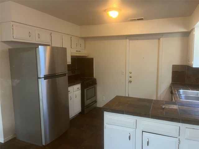 2412 Village Walk, Austin, TX 78744