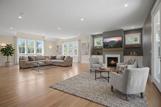 15 Tuscan Ct, Cumberland, RI 02864
