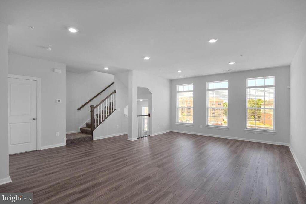 9712 VANG DR, Lanham, MD 20706