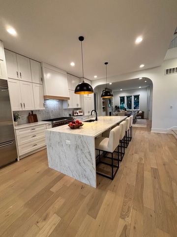 1914 N Rockwell Street, Chicago, IL 60647