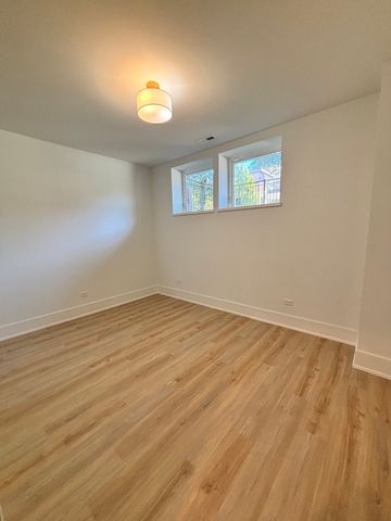 1914 N Rockwell Street, Chicago, IL 60647