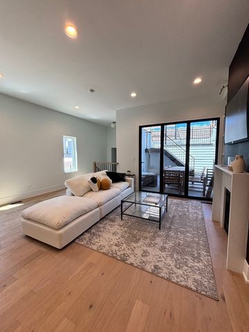 1914 N Rockwell Street, Chicago, IL 60647