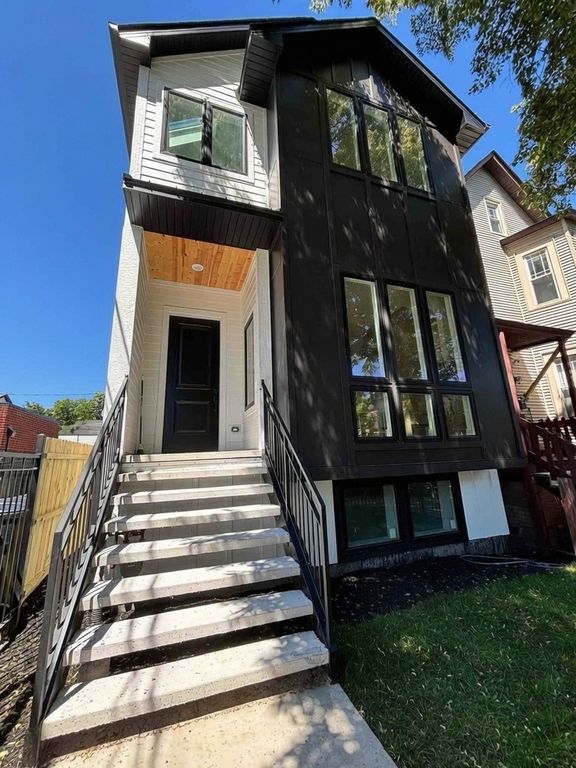 1914 N Rockwell Street, Chicago, IL 60647