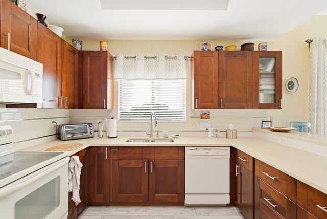 3078 EASTLAND BOULEVARD 401, Clearwater, FL 33761