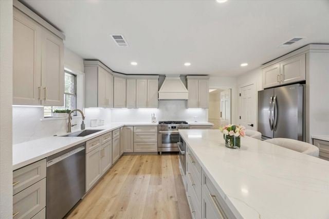 802 E Mansfield Street, Brenham, TX 77833