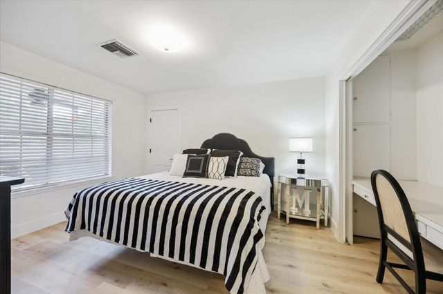 802 E Mansfield Street, Brenham, TX 77833