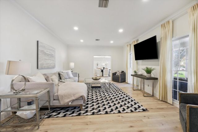 802 E Mansfield Street, Brenham, TX 77833