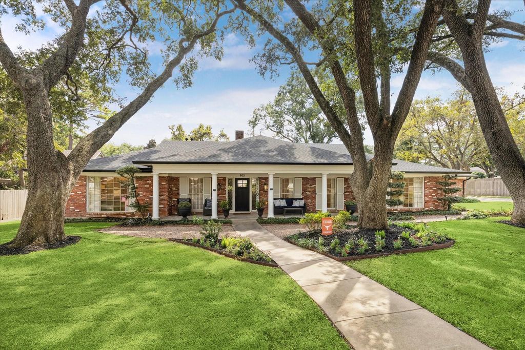 802 E Mansfield Street, Brenham, TX 77833