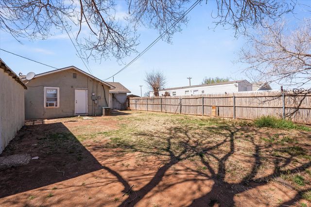 805 Avenue C, Levelland, TX 79336