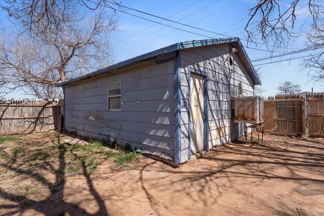 805 Avenue C, Levelland, TX 79336