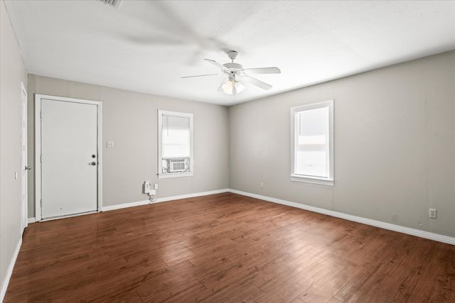 805 Avenue C, Levelland, TX 79336