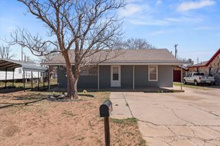 805 Avenue C, Levelland, TX 79336