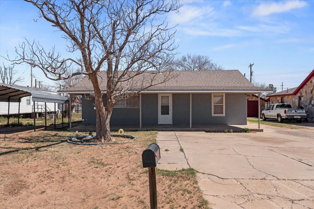 805 Avenue C, Levelland, TX 79336