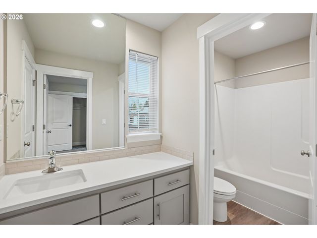 17079 Se TROGE Rd, Happy Valley, OR 97086