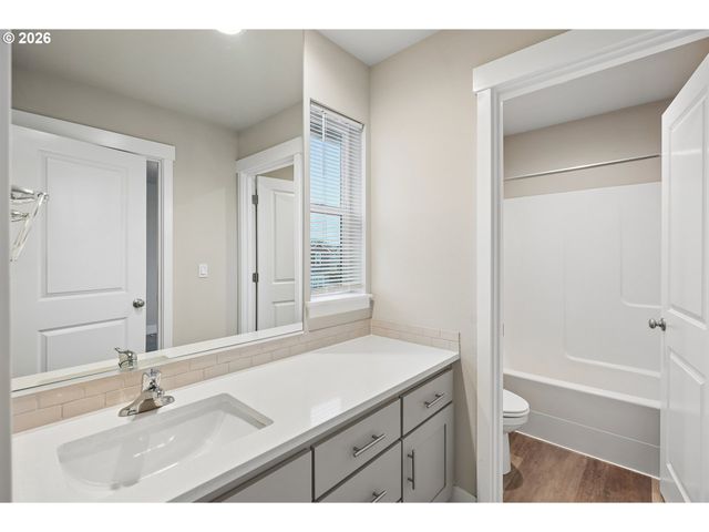 17079 Se TROGE Rd, Happy Valley, OR 97086