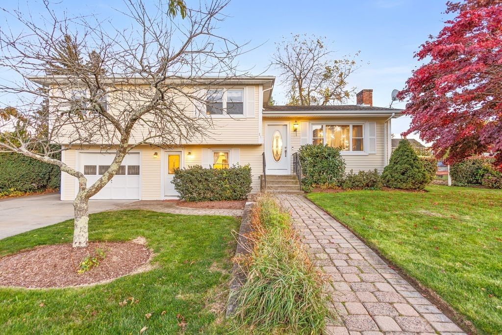 25 Loomis Street, Cranston, RI 02920