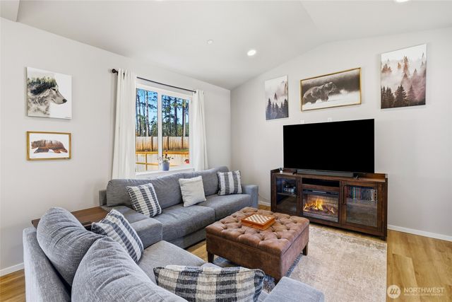 89 Basil Avenue, Shelton, WA 98584