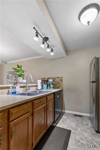 8253 Beehive Cir, Clay, NY 13090